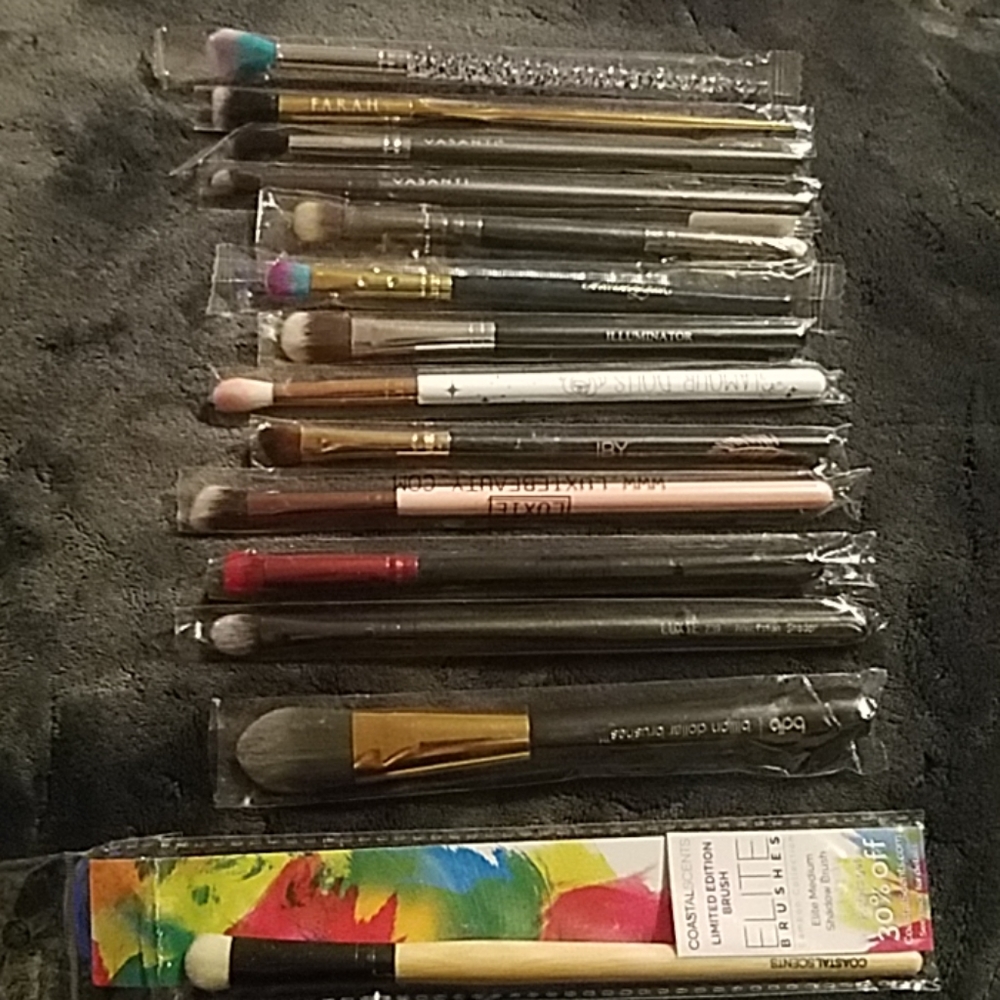 Makeup brushes